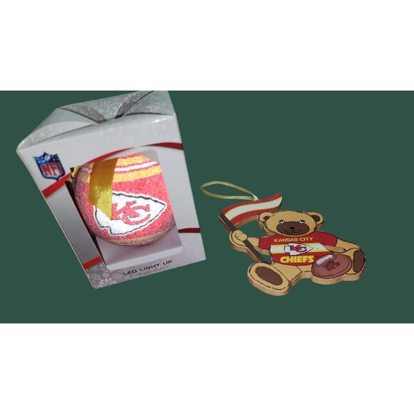 Kansas City Chiefs LED Light-Up Ornament & Wooden Bear Decoration Gift Set - Picture 1 of 10